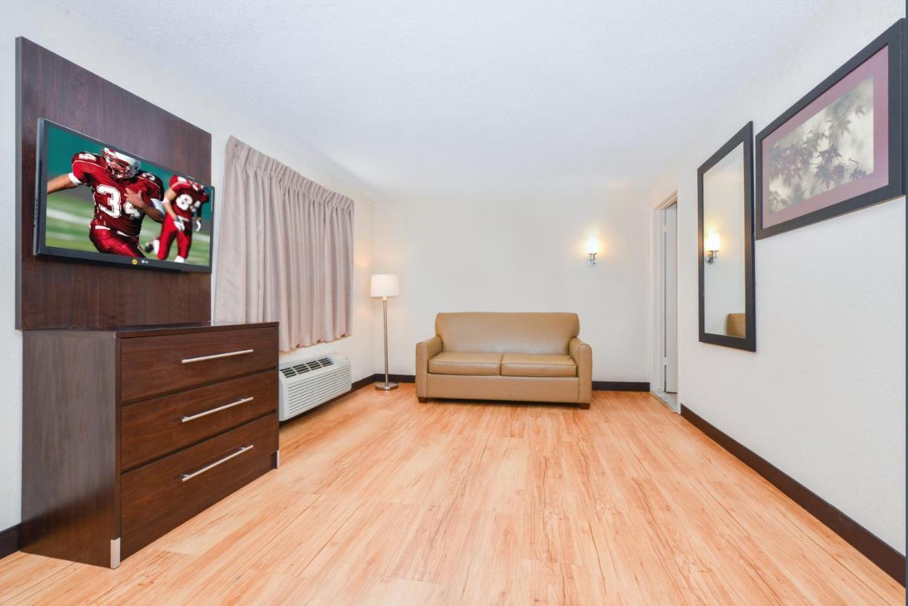 Red Roof Inn Plus+ & Suites Γκίλντφορντ Εξωτερικό φωτογραφία