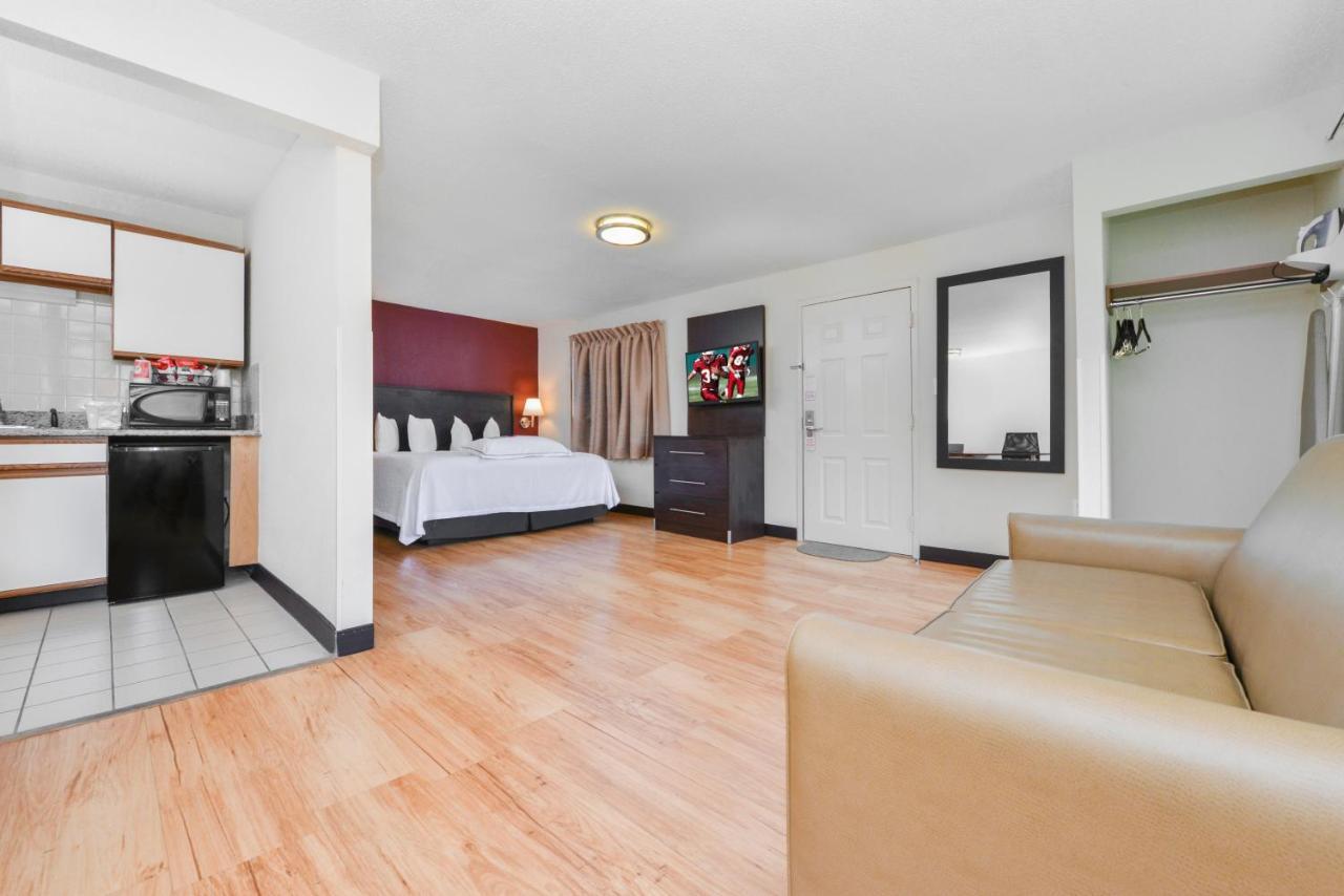 Red Roof Inn Plus+ & Suites Γκίλντφορντ Εξωτερικό φωτογραφία