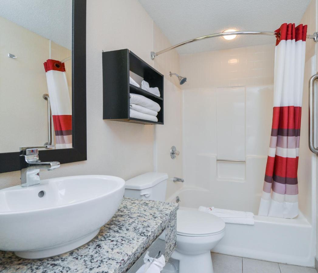 Red Roof Inn Plus+ & Suites Γκίλντφορντ Εξωτερικό φωτογραφία