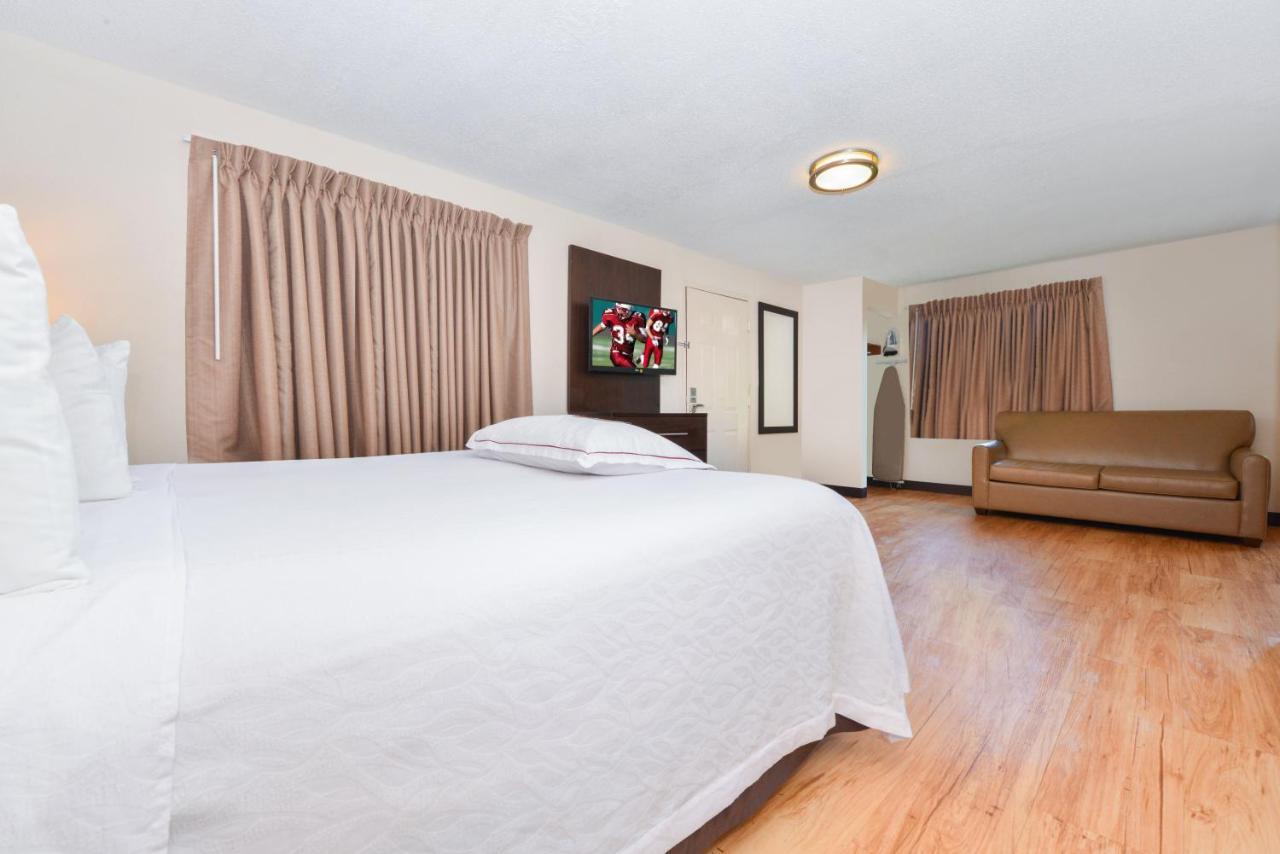 Red Roof Inn Plus+ & Suites Γκίλντφορντ Εξωτερικό φωτογραφία