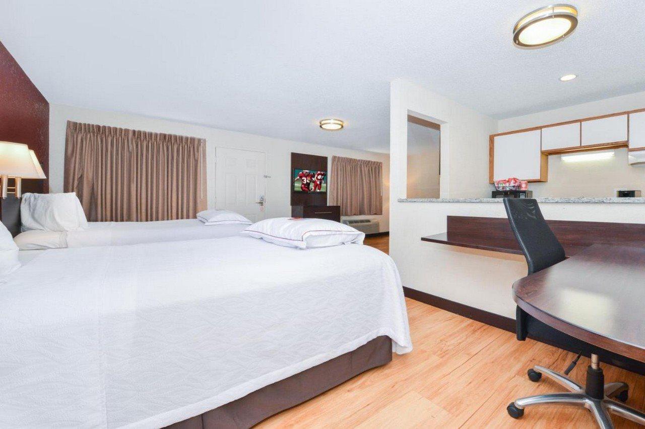 Red Roof Inn Plus+ & Suites Γκίλντφορντ Εξωτερικό φωτογραφία
