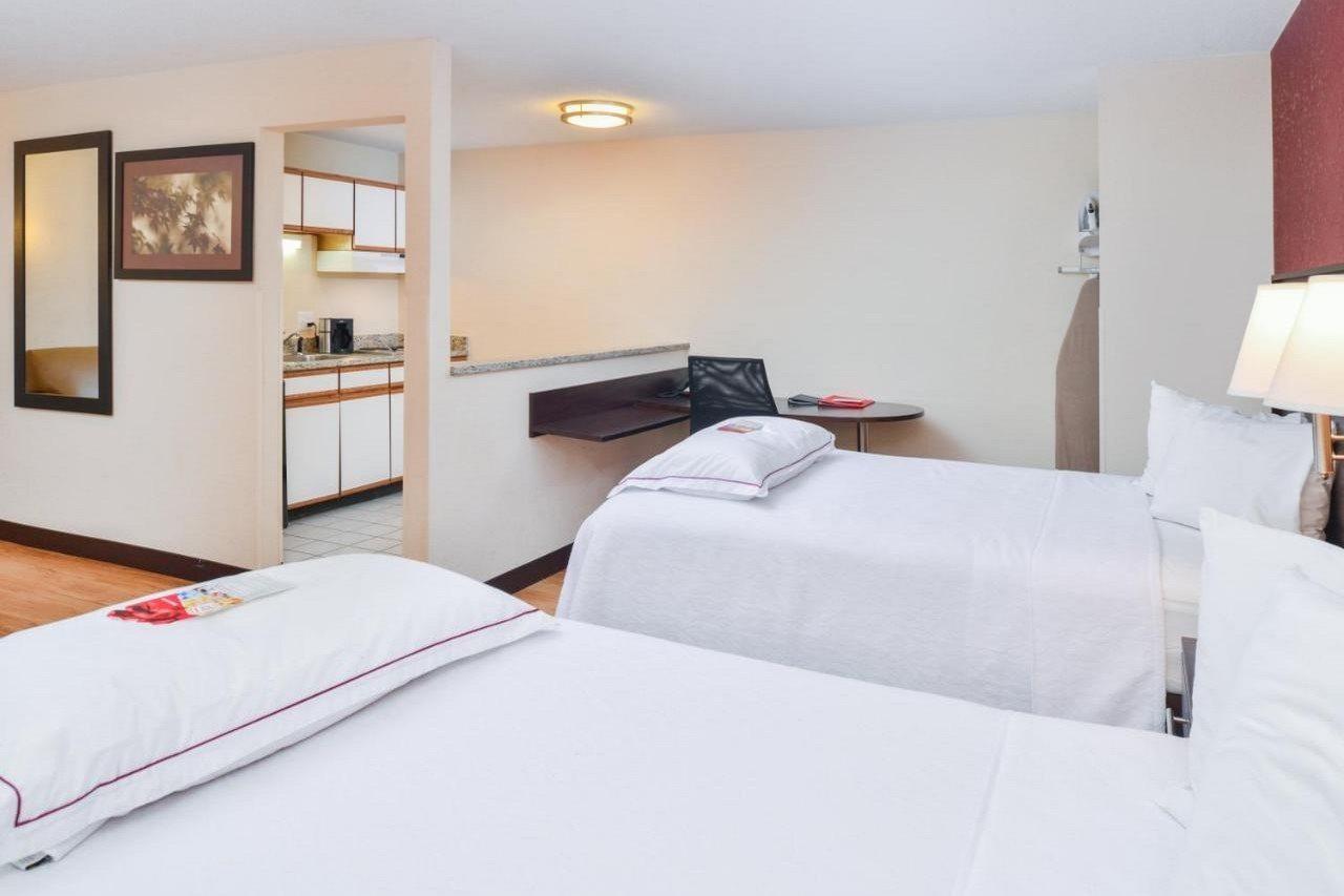 Red Roof Inn Plus+ & Suites Γκίλντφορντ Εξωτερικό φωτογραφία