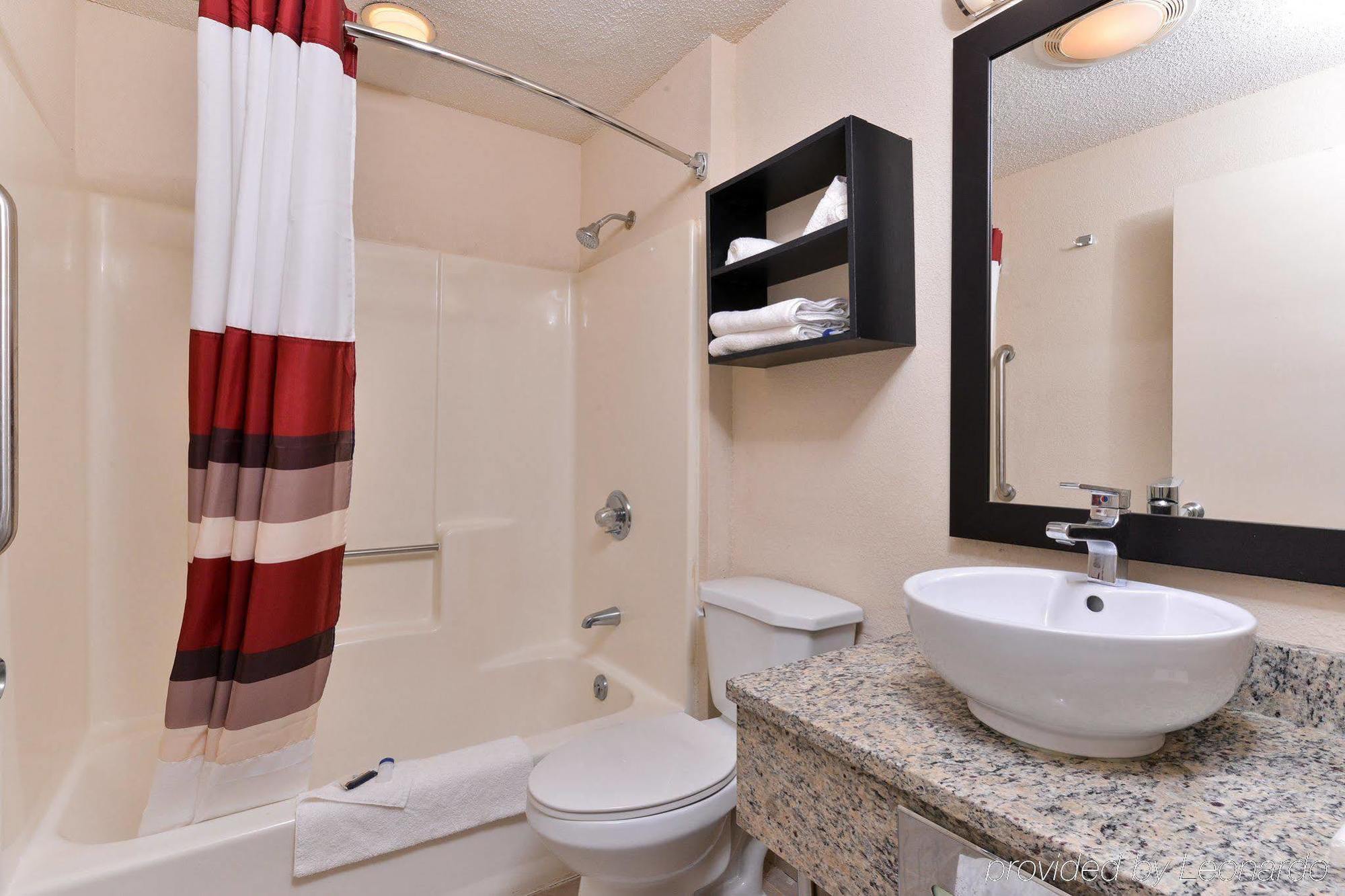 Red Roof Inn Plus+ & Suites Γκίλντφορντ Εξωτερικό φωτογραφία