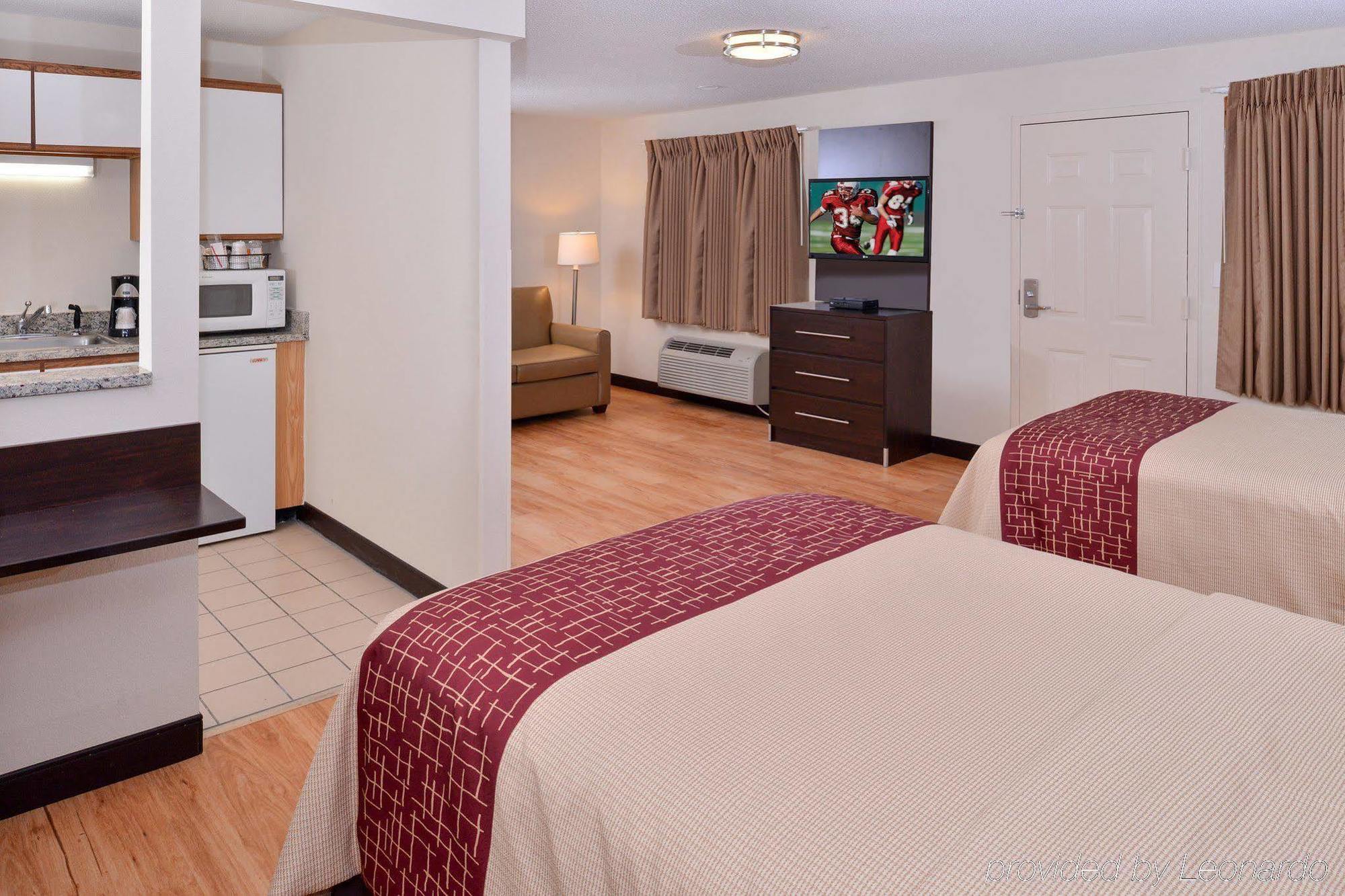 Red Roof Inn Plus+ & Suites Γκίλντφορντ Εξωτερικό φωτογραφία