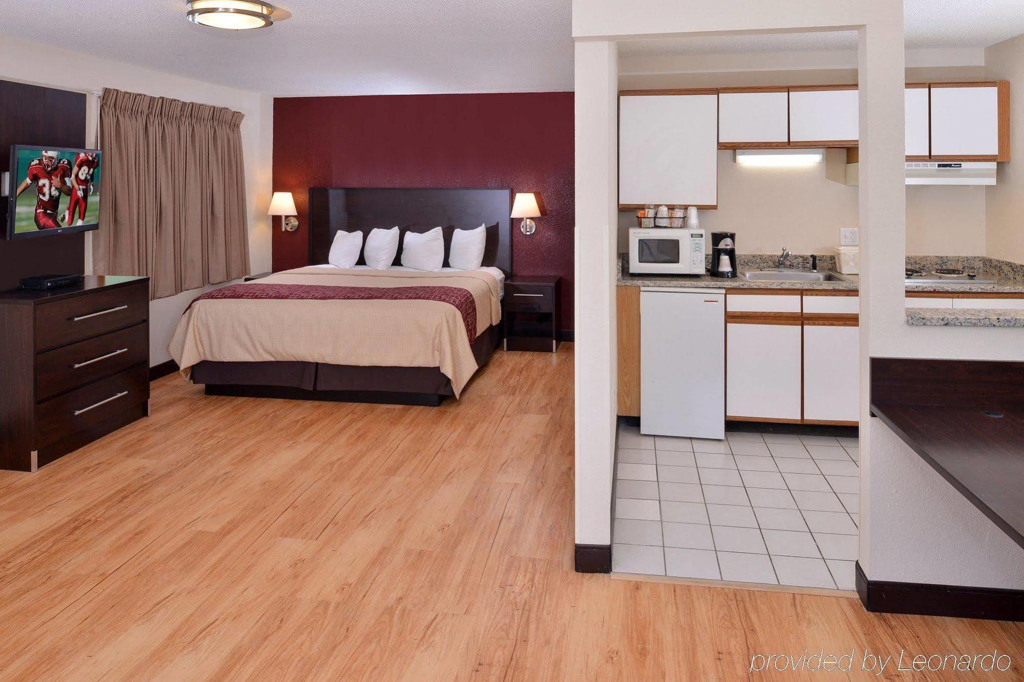Red Roof Inn Plus+ & Suites Γκίλντφορντ Εξωτερικό φωτογραφία