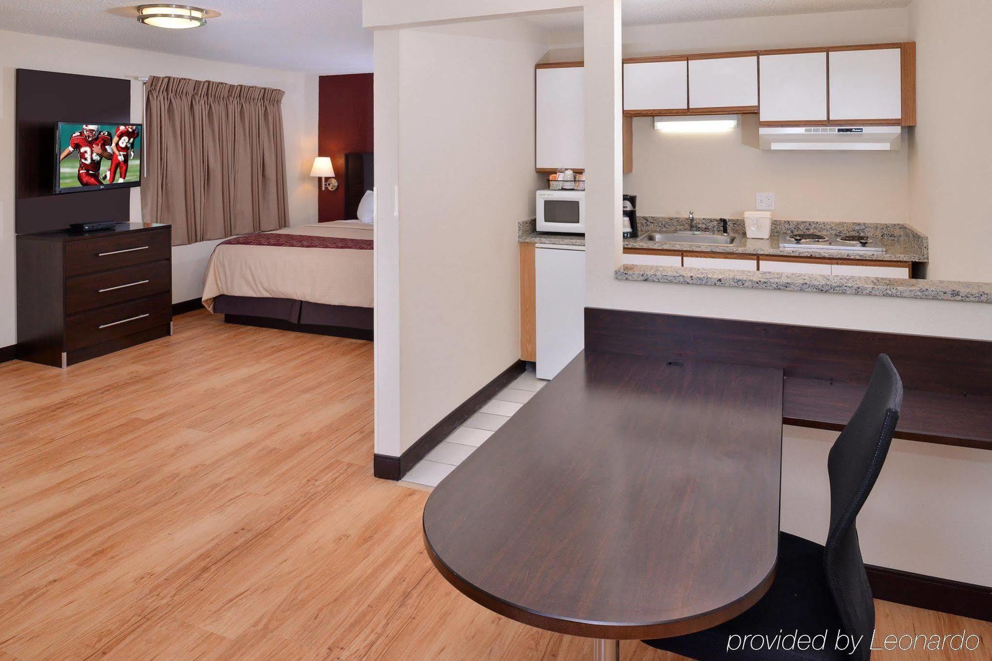 Red Roof Inn Plus+ & Suites Γκίλντφορντ Εξωτερικό φωτογραφία