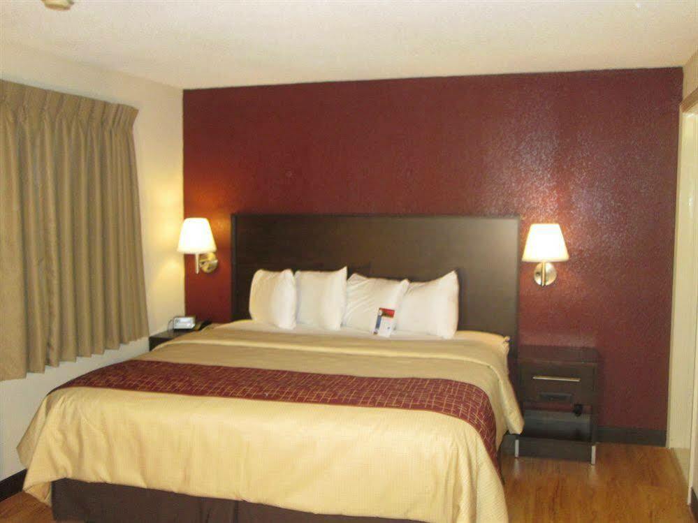 Red Roof Inn Plus+ & Suites Γκίλντφορντ Εξωτερικό φωτογραφία